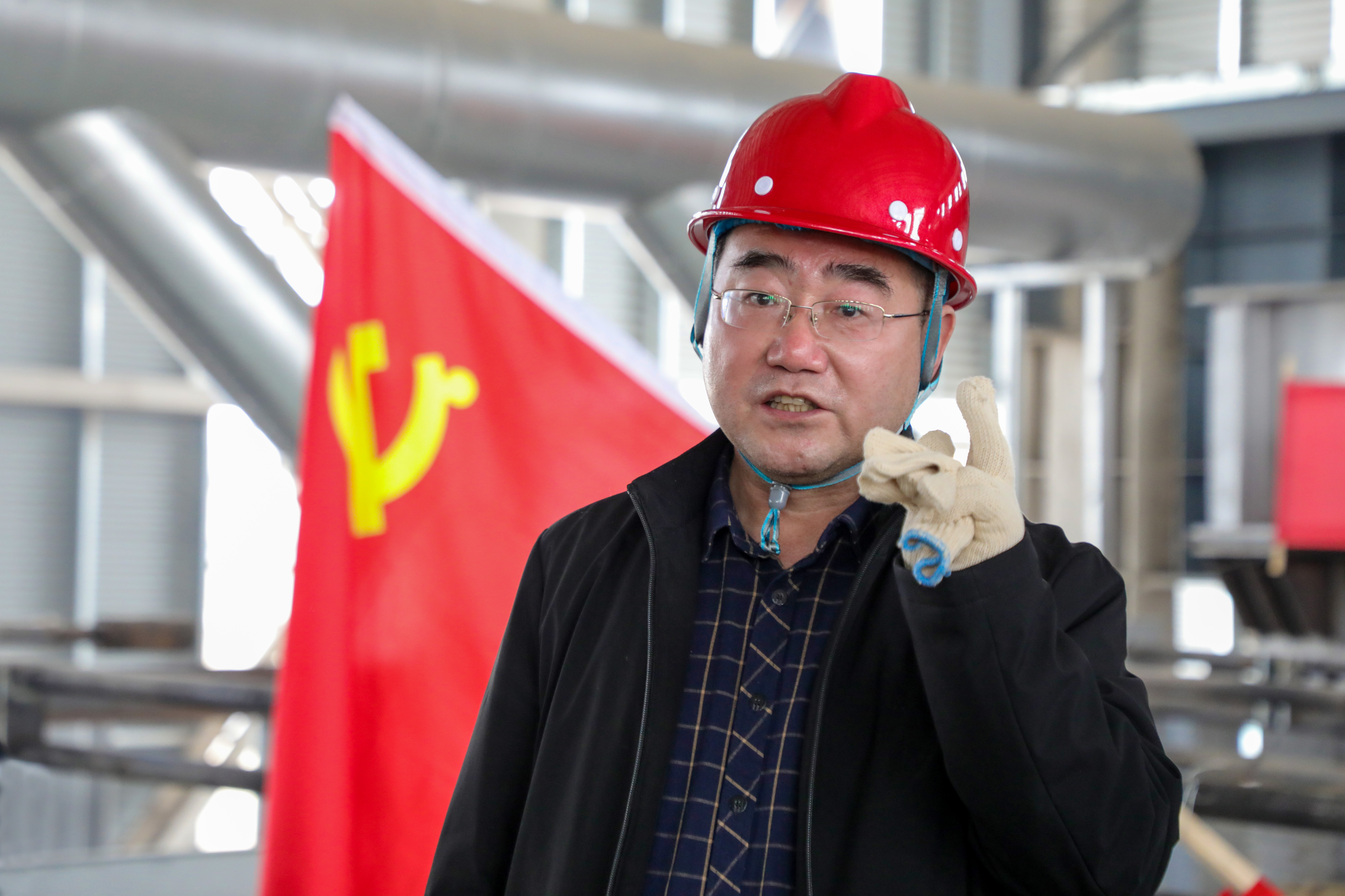 重要進(jìn)展！許昌安彩熔窯大碹順利合攏
