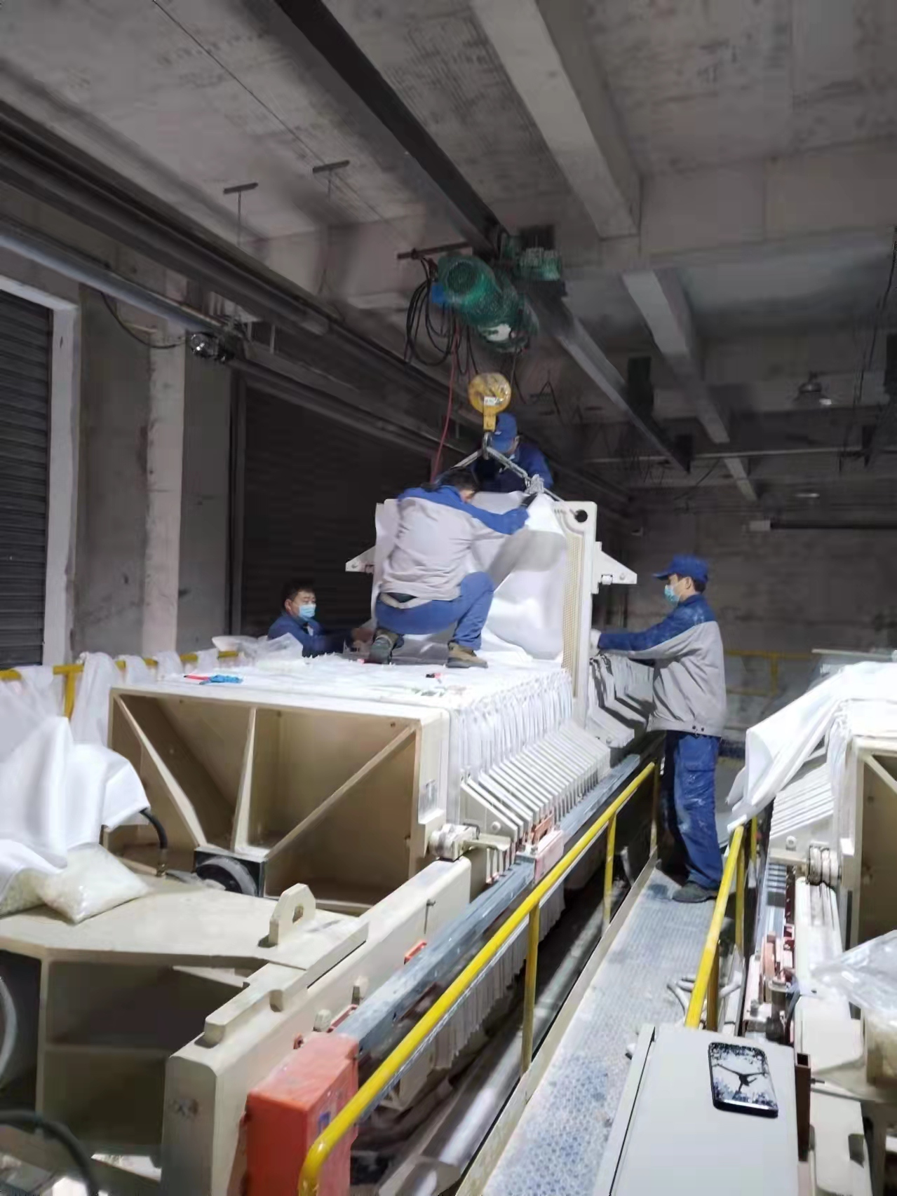 光伏新材料：春寒料峭斗志昂，爭分奪秒換布忙