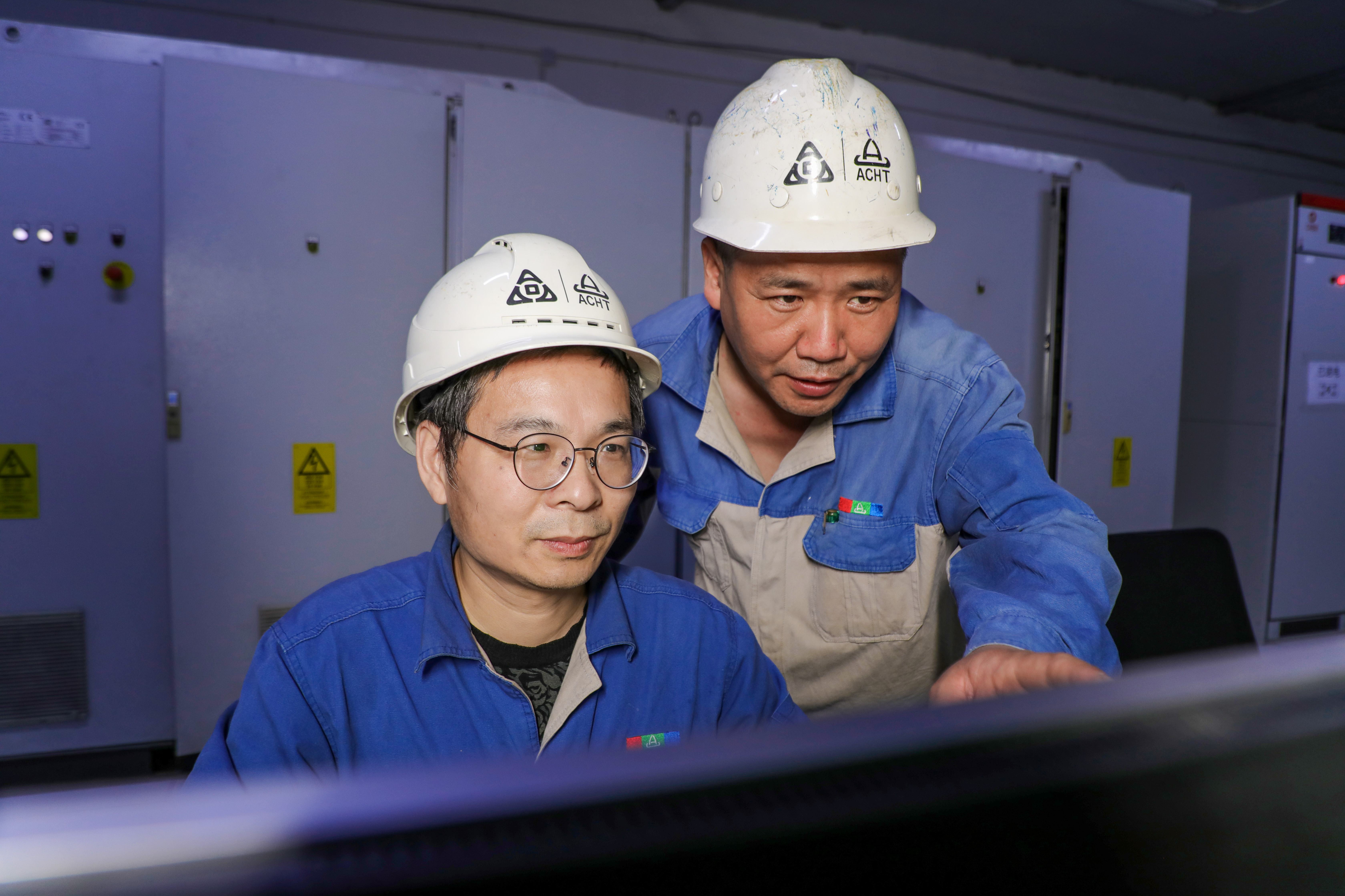 安陽市工人先鋒號：光熱科技設(shè)備維修車間整備系