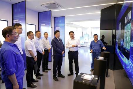 打造向上向前第一象限生力軍 錘煉甘于做人做事作難、受苦受累受屈的企業(yè)家隊(duì)伍——河南投資集團(tuán)黨委書記、董事長(zhǎng)劉新勇蒞臨安彩高科開(kāi)展主題教育調(diào)研