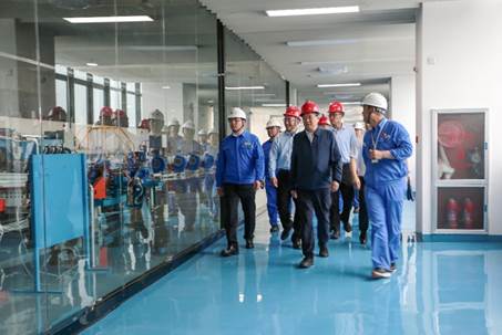 打造向上向前第一象限生力軍 錘煉甘于做人做事作難、受苦受累受屈的企業(yè)家隊(duì)伍——河南投資集團(tuán)黨委書記、董事長(zhǎng)劉新勇蒞臨安彩高科開(kāi)展主題教育調(diào)研