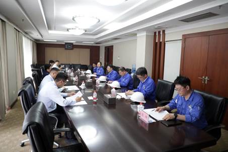 打造向上向前第一象限生力軍 錘煉甘于做人做事作難、受苦受累受屈的企業(yè)家隊(duì)伍——河南投資集團(tuán)黨委書記、董事長(zhǎng)劉新勇蒞臨安彩高科開(kāi)展主題教育調(diào)研