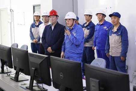 打造向上向前第一象限生力軍 錘煉甘于做人做事作難、受苦受累受屈的企業(yè)家隊(duì)伍——河南投資集團(tuán)黨委書記、董事長(zhǎng)劉新勇蒞臨安彩高科開(kāi)展主題教育調(diào)研